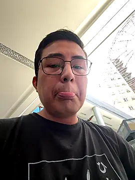 andrewmhilton  online show from 01/07/26, 06:02