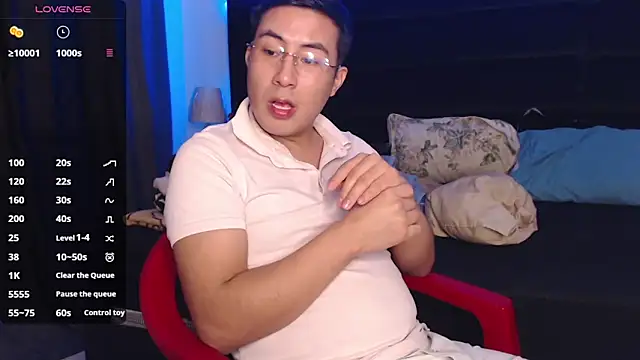 Snapshot of andrewmhilton_ chatting on 03/11/25, 10:42 andrewmhilton online show from 03/11/25, 10:42