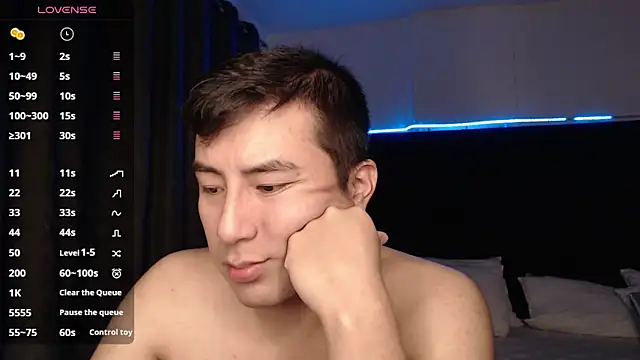 andrewmhilton  online show from 11/05/25, 05:54