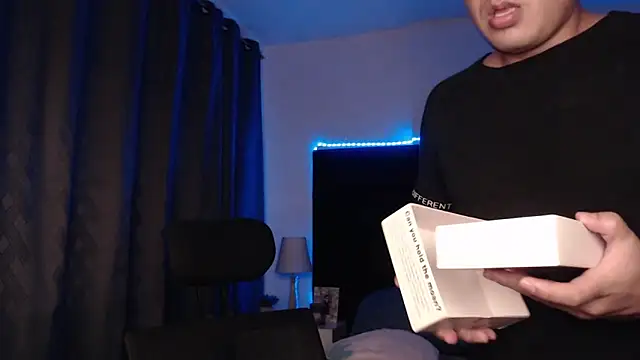 andrewmhilton  online show from 05/12/26, 01:35
