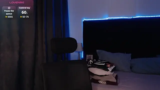 andrewmhilton  online show from 04/11/26, 05:26