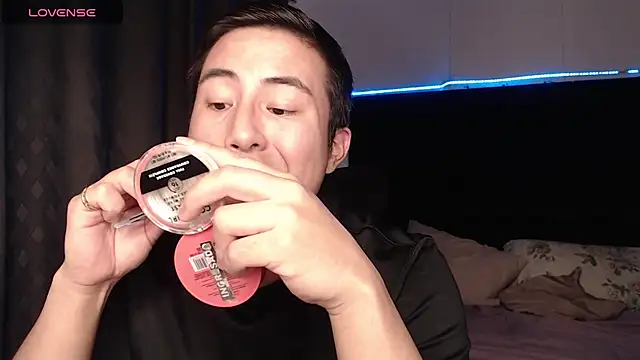 andrewmhilton  online show from 01/11/26, 06:42