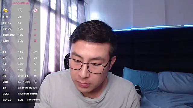 andrewmhilton  online show from 10/28/25, 06:51