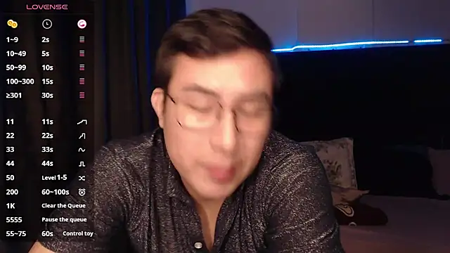 andrewmhilton  online show from 11/18/25, 07:11