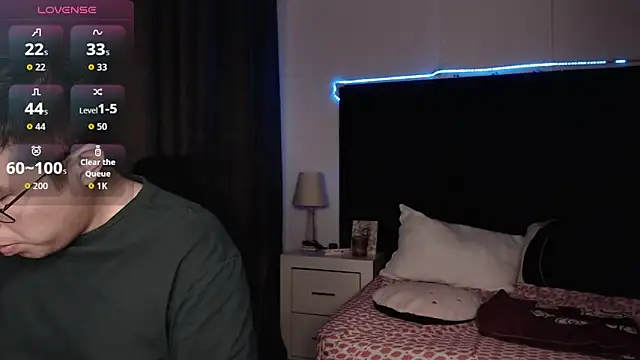 andrewmhilton  online show from 02/15/26, 06:36