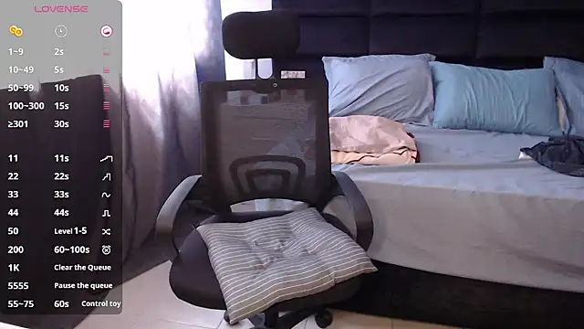 andrewmhilton  online show from 11/10/25, 07:08