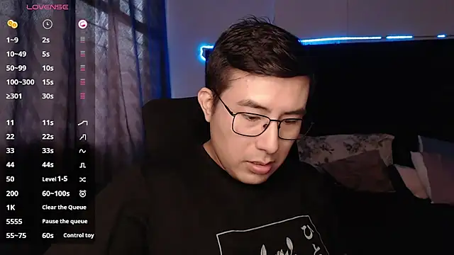 andrewmhilton  online show from 11/08/25, 09:29