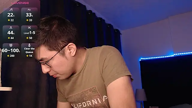 andrewmhilton  online show from 05/18/26, 07:24