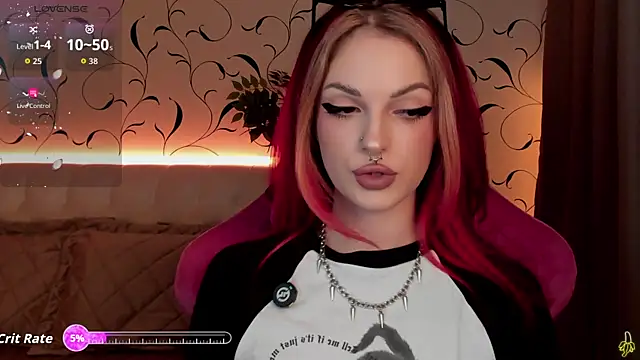 Snapshot of BratzieDarsie chatting on 10/14/25, 12:06 BratzieDarsie online show from 10/14/25, 12:06