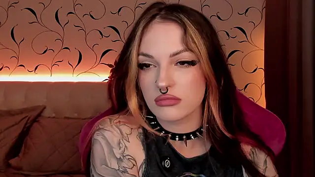 Snapshot of BratzieDarsie chatting on 10/07/25, 08:59 BratzieDarsie online show from 10/07/25, 08:59