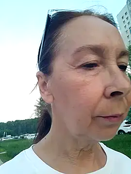 Snapshot of Celine_Faer1 chatting on 06/15/26, 02:50 Celine Faer1 online show from 06/15/26, 02:50