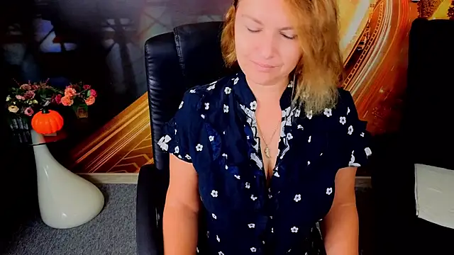 EmmaxPark online show from 11/17/25, 06:39