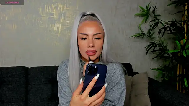 Snapshot of Bailey_Rush chatting on 03/10/25, 12:17 Bailey Rush online show from 03/10/25, 12:17