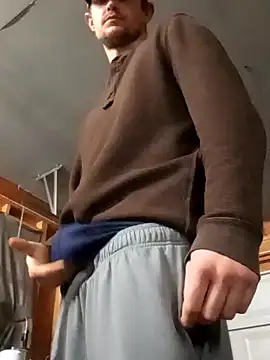 Snapshot of Midwestalpha chatting on 12/18/24, 05:15 Midwestalpha online show from 12/18/24, 05:15