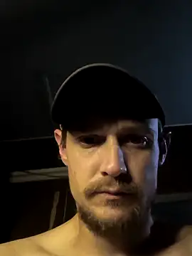 Snapshot of Midwestalpha chatting on 10/21/25, 04:56 Midwestalpha online show from 10/21/25, 04:56