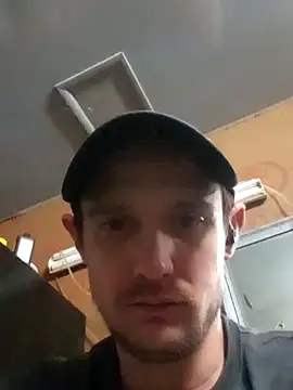 Snapshot of Midwestalpha chatting on 12/31/24, 08:48 Midwestalpha online show from 12/31/24, 08:48