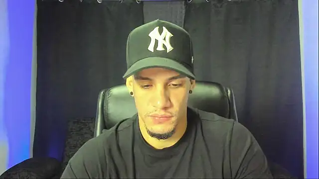 Snapshot of jhonnysnow17 chatting on 09/19/25, 01:20 jhonnysnow17 online show from 09/19/25, 01:20
