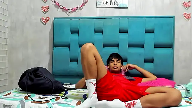 chicamir22 online show from 11/24/25, 07:47