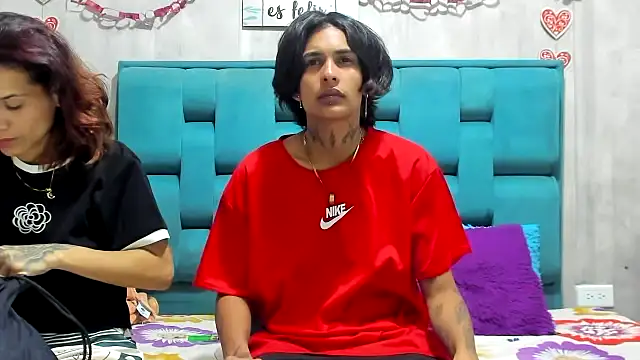 chicamir22 online show from 09/12/25, 12:33