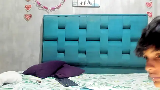 chicamir22 online show from 11/04/25, 07:39