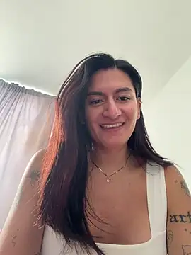 Snapshot of ari_artis chatting on 06/15/26, 06:18 ari artis online show from 06/15/26, 06:18