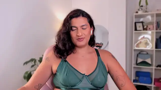 Snapshot of ari_artis chatting on 02/13/25, 04:43 ari artis online show from 02/13/25, 04:43