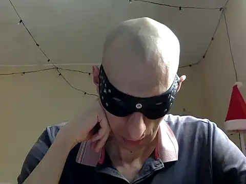 Snapshot of HandsomeAlfie chatting on 12/18/24, 12:18 HandsomeAlfie online show from 12/18/24, 12:18