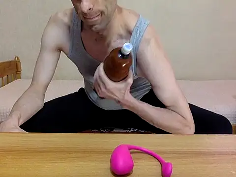 Snapshot of HandsomeAlfie chatting on 10/19/25, 02:47 HandsomeAlfie online show from 10/19/25, 02:47