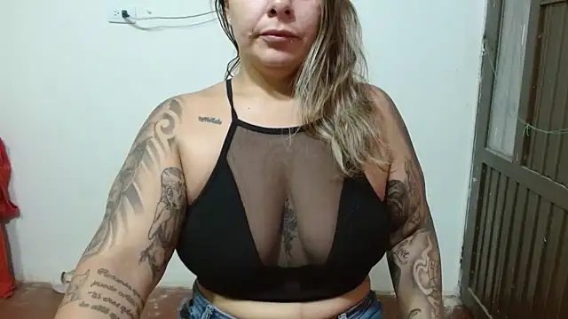 Snapshot of ChloexBigAss chatting on 12/14/25, 04:45 ChloexBigAss online show from 12/14/25, 04:45