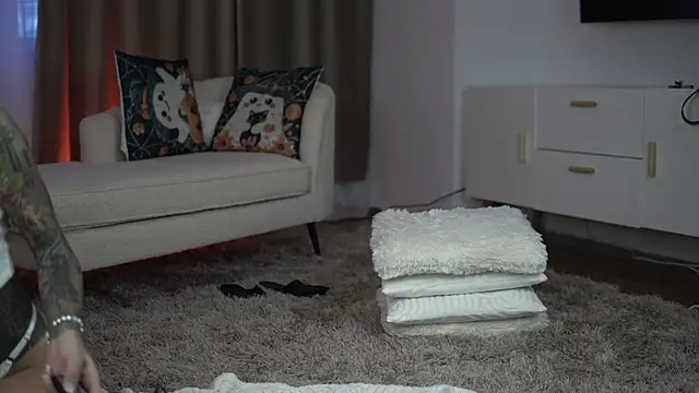 TiffanyMaze online show from 10/25/25, 08:57