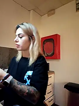 TiffanyMaze online show from 03/11/26, 07:02