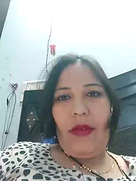 Snapshot of Poojabhabi101 chatting on 03/11/25, 05:24 Poojabhabi101 online show from 03/11/25, 05:24