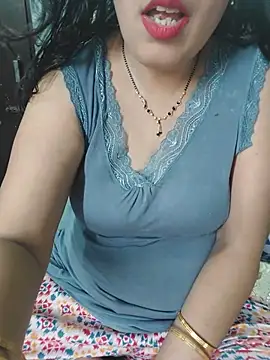 Snapshot of Poojabhabi101 chatting on 07/06/26, 06:09 Poojabhabi101 online show from 07/06/26, 06:09