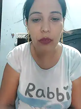Snapshot of Poojabhabi101 chatting on 09/08/25, 05:34 Poojabhabi101 online show from 09/08/25, 05:34