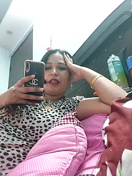 Snapshot of Poojabhabi101 chatting on 03/11/25, 08:52 Poojabhabi101 online show from 03/11/25, 08:52