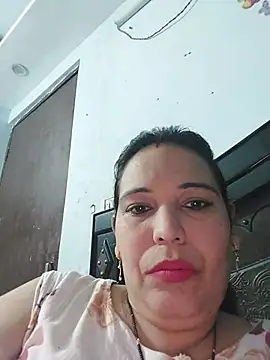 Snapshot of Poojabhabi101 chatting on 06/12/26, 06:33 Poojabhabi101 online show from 06/12/26, 06:33