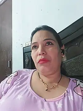 Snapshot of Poojabhabi101 chatting on 07/12/26, 06:14 Poojabhabi101 online show from 07/12/26, 06:14