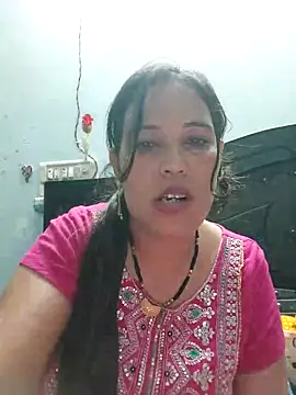 Snapshot of Poojabhabi101 chatting on 10/07/25, 05:58 Poojabhabi101 online show from 10/07/25, 05:58