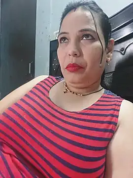 Snapshot of Poojabhabi101 chatting on 07/08/26, 05:41 Poojabhabi101 online show from 07/08/26, 05:41