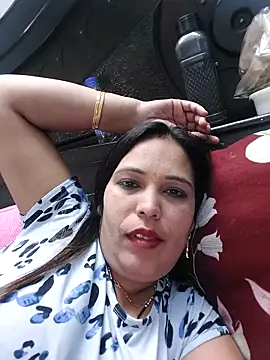 Snapshot of Poojabhabi101 chatting on 03/12/25, 06:40 Poojabhabi101 online show from 03/12/25, 06:40