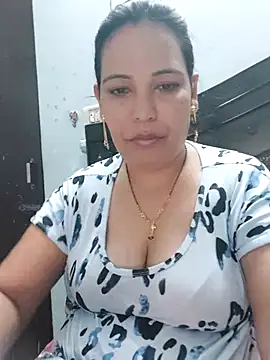 Snapshot of Poojabhabi101 chatting on 09/18/25, 06:16 Poojabhabi101 online show from 09/18/25, 06:16