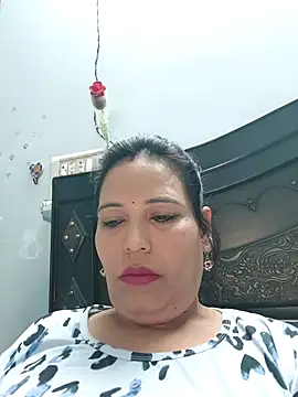 Snapshot of Poojabhabi101 chatting on 10/12/25, 06:48 Poojabhabi101 online show from 10/12/25, 06:48
