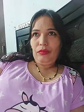 Snapshot of Poojabhabi101 chatting on 06/19/26, 05:24 Poojabhabi101 online show from 06/19/26, 05:24