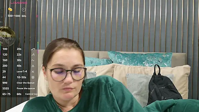 SelineSole online show from 11/04/25, 04:00