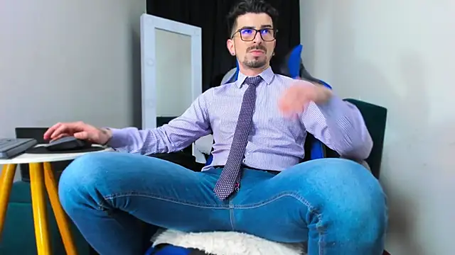 Snapshot of LiamCossio_ chatting on 01/11/25, 10:51 LiamCossio  online show from 01/11/25, 10:51