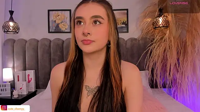 cute  cherry  online show from 04/08/26, 08:21