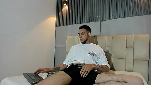 ricardo333 online show from 04/15/26, 02:32