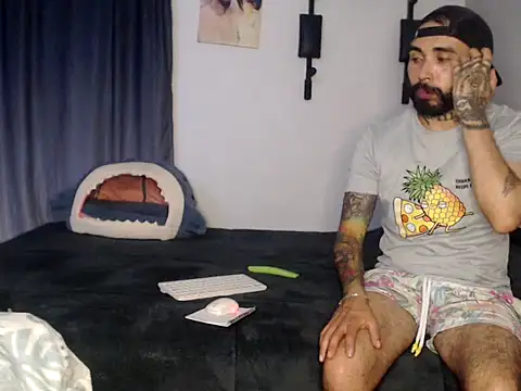 transgenderboy online show from 11/23/25, 01:26