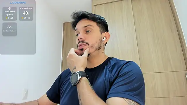 Snapshot of alejandro_stark chatting on 11/05/25, 10:40 alejandro stark online show from 11/05/25, 10:40