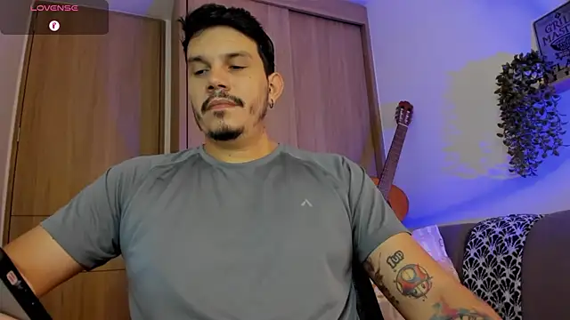 Snapshot of alejandro_stark chatting on 07/06/26, 10:44 alejandro stark online show from 07/06/26, 10:44